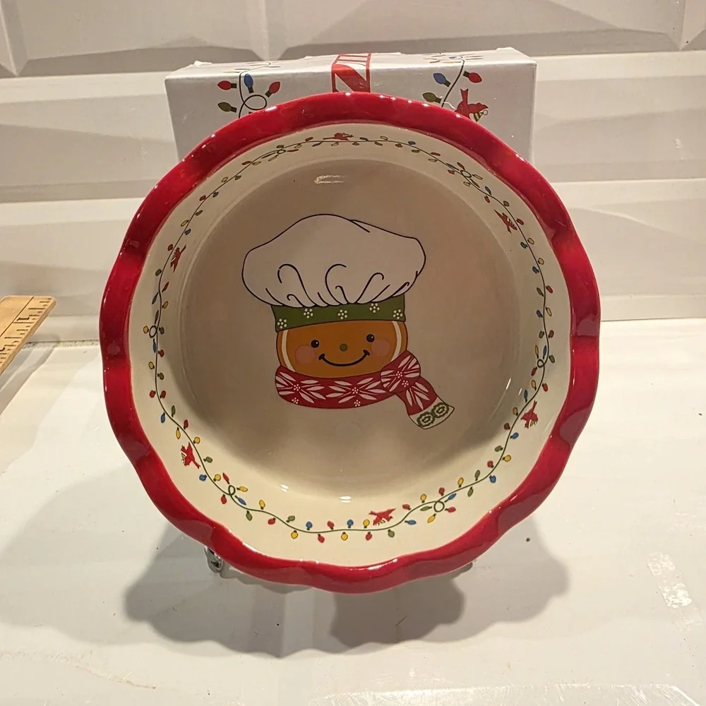 Temp-tations  By Tara Winter Whimsy Christmas Gingerbread Man 12oz Mini Pie Dish